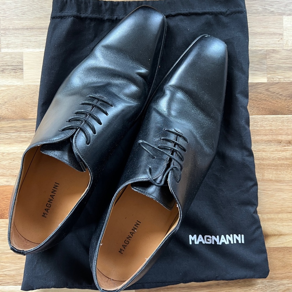 Magnanni Classic Black Leather Oxfords